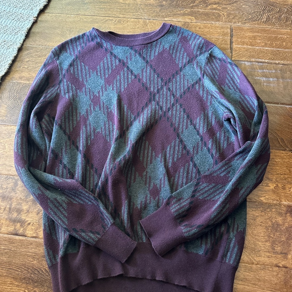 Perry Ellis Men's Argyle Crewneck Sweater - Purple and Green